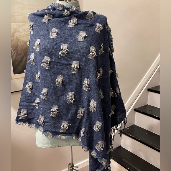 Beautiful Blue and grey cotton wool blend reversible Shawl/poncho - Picture 5 of 5